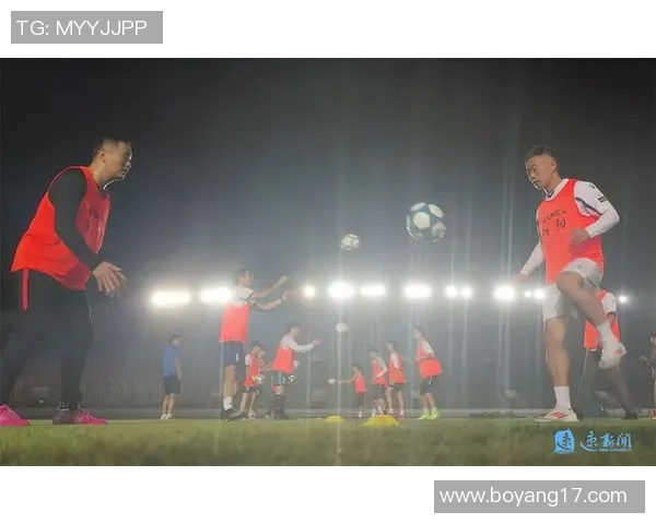 球迷热情邂逅心中偶像共谱绿茵场上激情难忘的足球故事